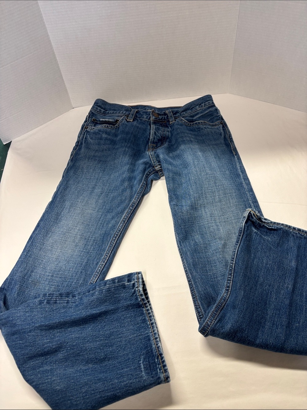 Hollister Men's Straight-Leg Denim Jeans in Medium Blue Wash